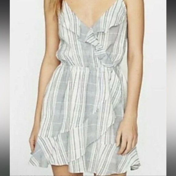 EXPRESS Ruffle Wrap Dress - Picture 4 of 5